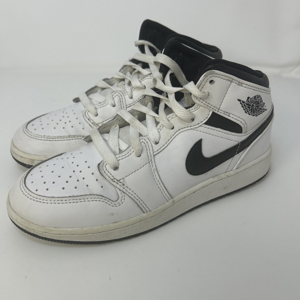 Nike Air Jordan 1 Mid Sneakers 'Reverse Panda' (GS) Sz 5Y Wht/Blk DQ8423-132